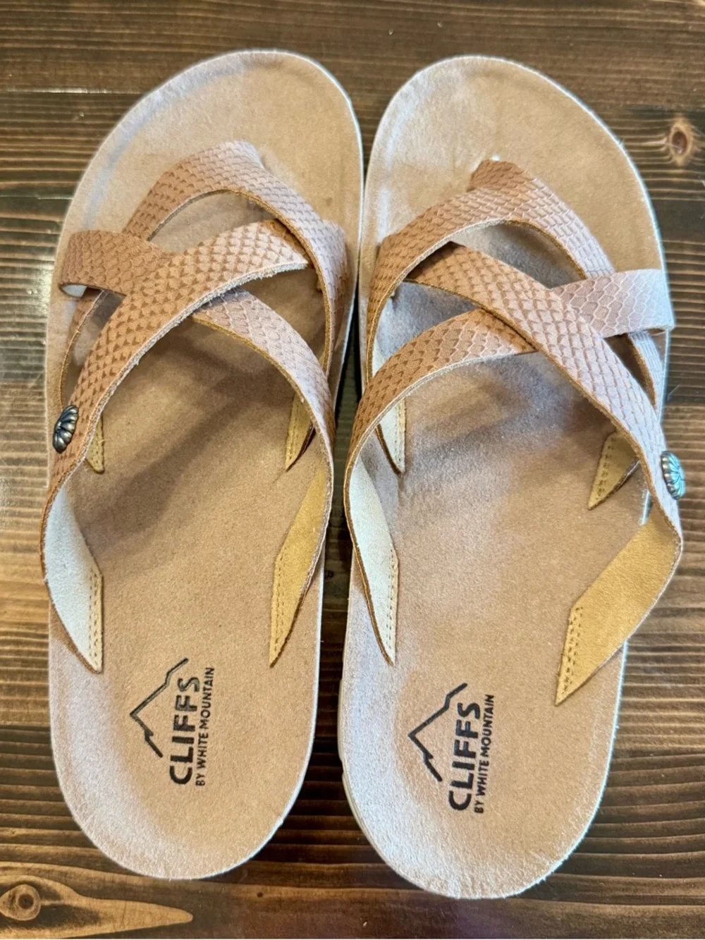 Cliffs by WHITE MOUNTAIN “Banksy”Tan Crisscross Comfort Sandals Size 10